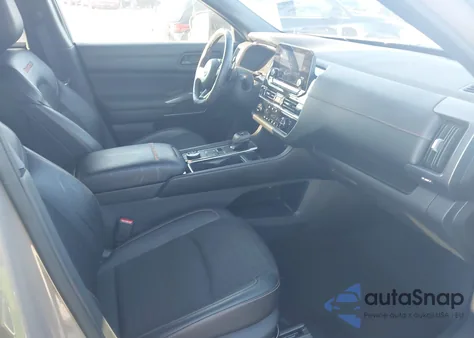 2023 Nissan Pathfinder Rock Creek 4Wd z USA, uszkodzony, nr VIN 5N1DR3BD2PC214470